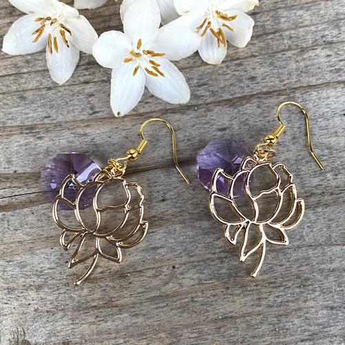 ガラスと蓮の花ピアス/イヤリング ピアス（フック・チェーン