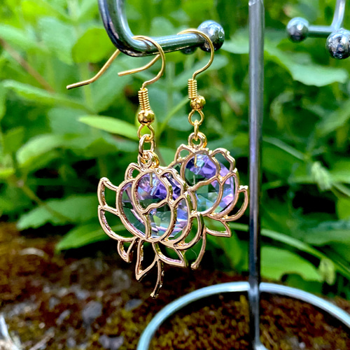 ✨蓮の花✨ イヤリングorチタンピアス（有料） 蓮の花の真ちゅうピアスorイヤリング大 | カエルの時計屋さん