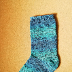 手編み靴下　お手入れ簡単　冷え性対策　Opal　23.5cm　ブラックドラゴン　ゆったりめ　特別価格 2枚目の画像