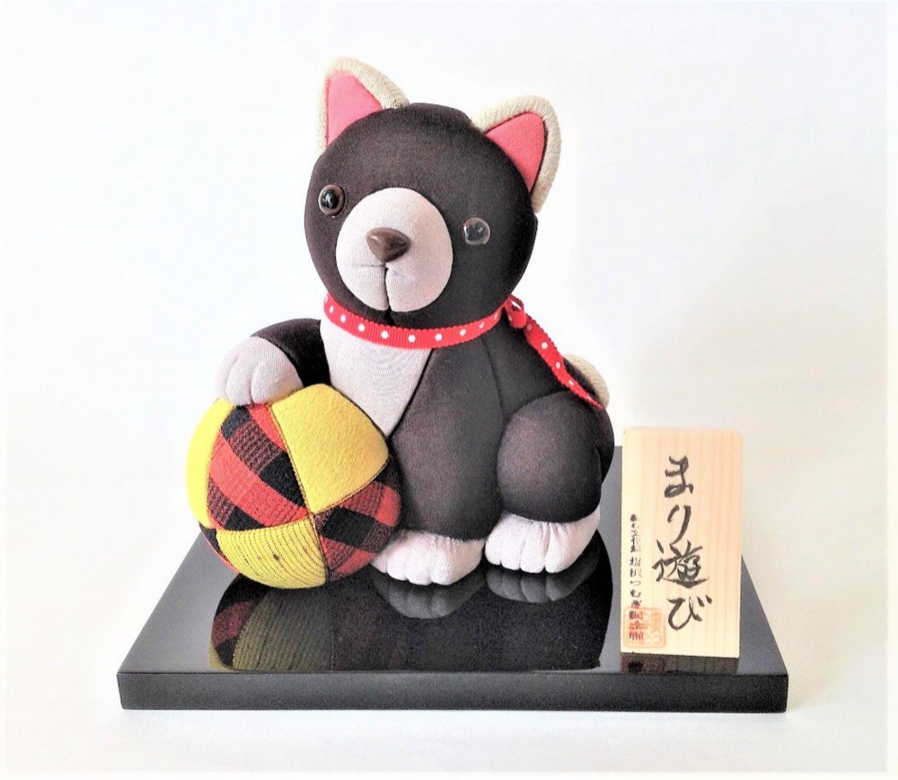 塩沢織木目込み人形　まり遊び（黒）