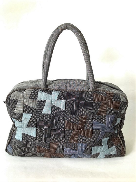 伝統織物のトップブランド塩沢織キルティングボストンバッグ（黒・紺・藍・臙脂色　市松風車模様）