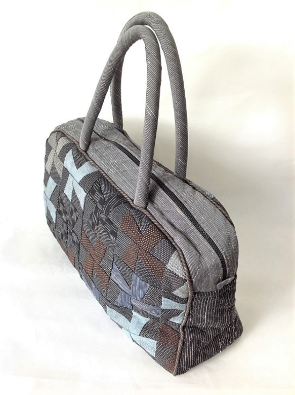伝統織物のトップブランド塩沢織キルティングボストンバッグ（黒・紺・藍・臙脂色　市松風車模様） 3枚目の画像