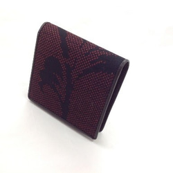 伝統織物のトップブランド塩沢織のボックス型札入（黒地・赤絣目色／唐草柄） 3枚目の画像