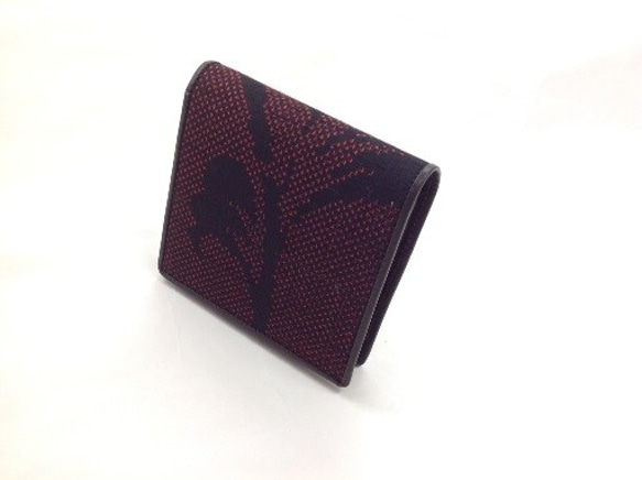 伝統織物のトップブランド塩沢織のボックス型札入（黒地・赤絣目色／唐草柄） 3枚目の画像