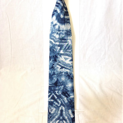 本藍染めのオシャレ「藍ファッション」　越後上布板締め染めネクタイ（麻１００％） 1枚目の画像