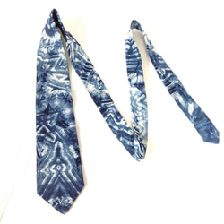 本藍染めのオシャレ「藍ファッション」　越後上布板締め染めネクタイ（麻１００％） 3枚目の画像