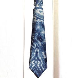 本藍染めのオシャレ「藍ファッション」　越後上布板締め染めネクタイ（麻１００％） 5枚目の画像