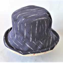 伝統織物のトップブランド塩沢織のリバーシブル帽子　経総絣／棒絣 1枚目の画像