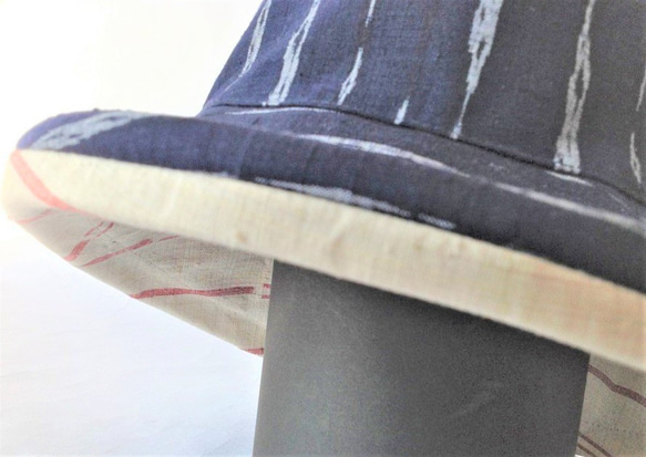 伝統織物のトップブランド塩沢織のリバーシブル帽子　経総絣／棒絣 3枚目の画像