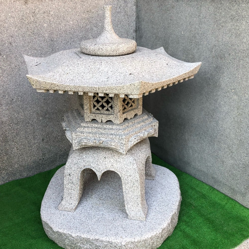 六角雪見型灯籠 2尺 【岡崎石工品】 石灯籠 和庭園 和風庭園 庭 六角雪見型灯籠 2尺 【岡崎石工品】 石灯籠 和庭園 和風庭園 庭