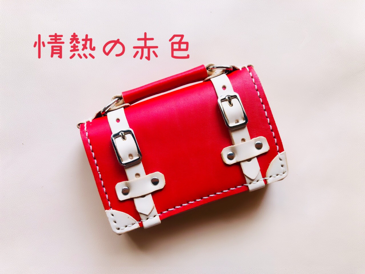 トランク型名刺入れ　赤色 5,976円