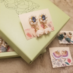 ふんわりお花のピアス 1枚目の画像
