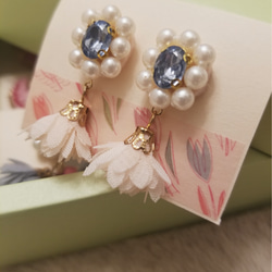 ふんわりお花のピアス 2枚目の画像