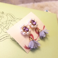 ふんわりお花のピアス 2枚目の画像