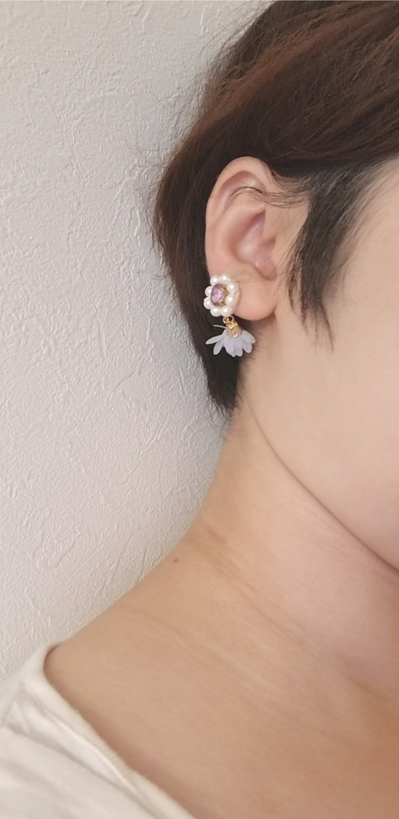 ふんわりお花のピアス 4枚目の画像