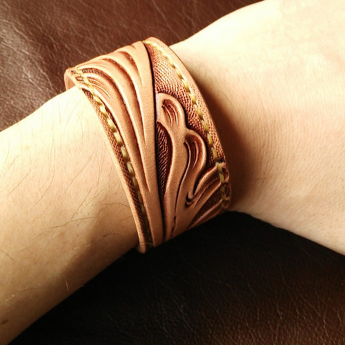 レザーカービングブレス（蔓） ブレスレット Leather Works Exist 通販