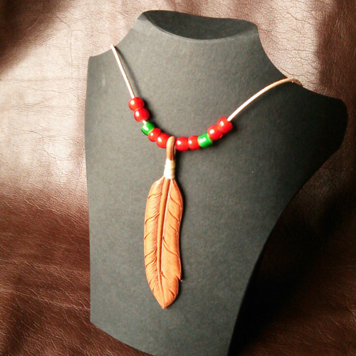 レザー・フェザー・ネックレス 大＆ホワイトハーツ ネックレス  