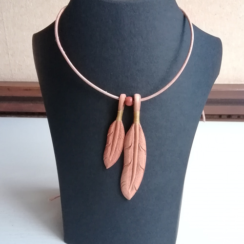 レザー・フェザー・ネックレス （中）・（小） ネックレス・ペンダント  