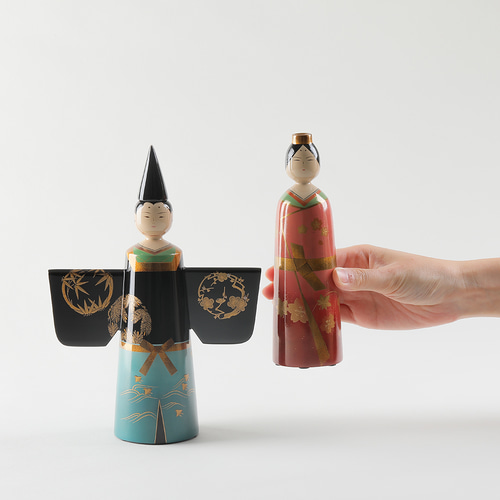 輪島塗 蒔絵梨地 漆芸雛 『皓凛(こうりん)』　立雛飾り Amazon | 輪島塗 蒔絵梨地 漆芸雛 『皓凛(こうりん)』立雛飾り | 民芸