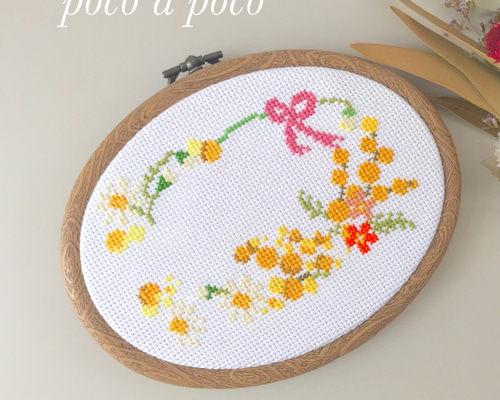 花草刺繍のパネル　手編みレース繋ぎ　ホワイトクロス 白 刺繍レース 花モチーフ フラワー ハンドメイド 北欧 結婚式