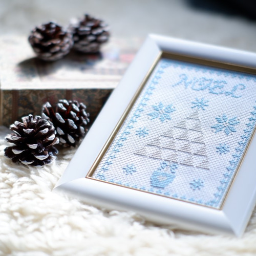 クロスステッチ図案 キラキラ輝く雪の結晶 ホワイトクリスマスなクロス