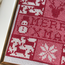 クロスステッチキット　「クリスマスを詰め込んだ楽しいプレゼント」　糸・布図案込みのクロスステッチ刺繍のキットです。 9枚目の画像