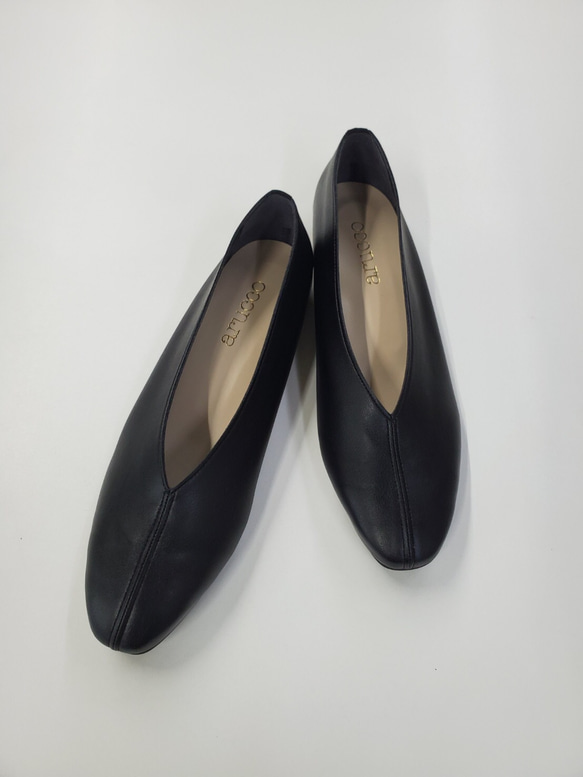 SALE スクエアトゥ　センタ－シ－ム 　　Vカットフラットパンプス 3枚目の画像