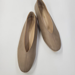 SALE スクエアトゥ　センタ－シ－ム 　　Vカットフラットパンプス 4枚目の画像