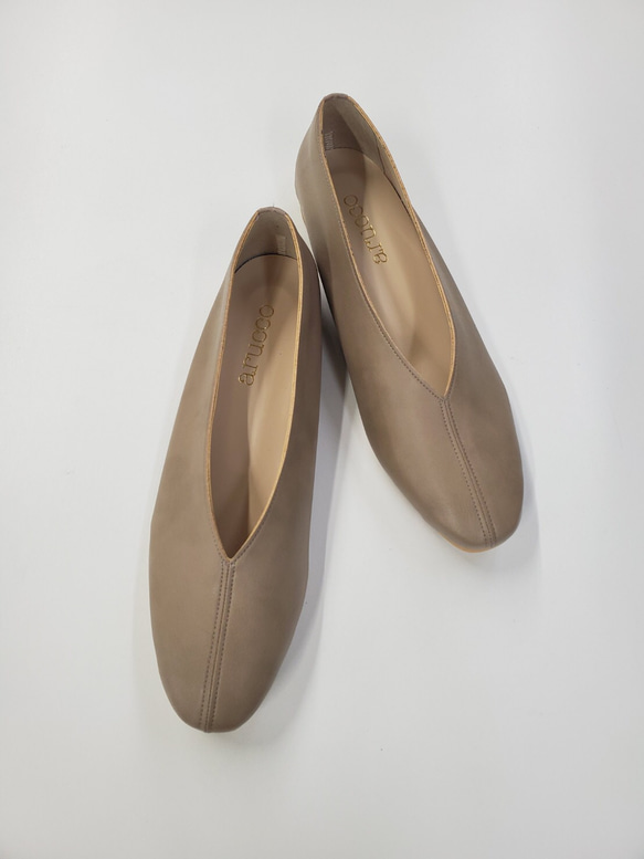 SALE スクエアトゥ　センタ－シ－ム 　　Vカットフラットパンプス 4枚目の画像