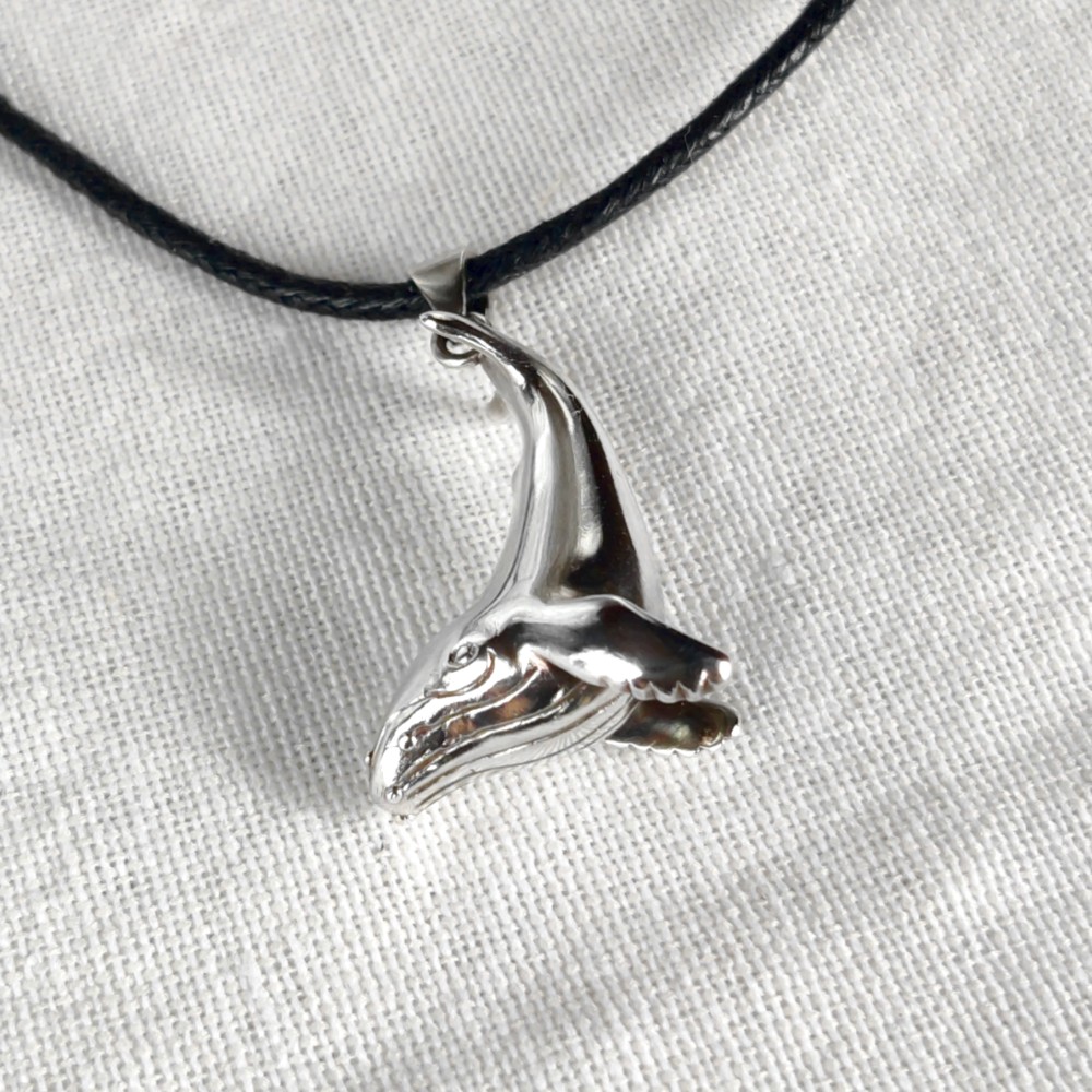 クジラのネックレス