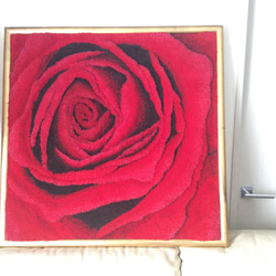 手織りの真紅のバラの額 1枚目の画像