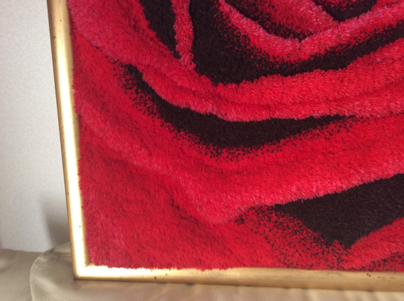 手織りの真紅のバラの額 5枚目の画像