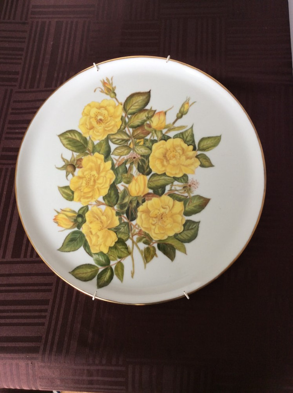 黄色のバラの絵皿 1枚目の画像