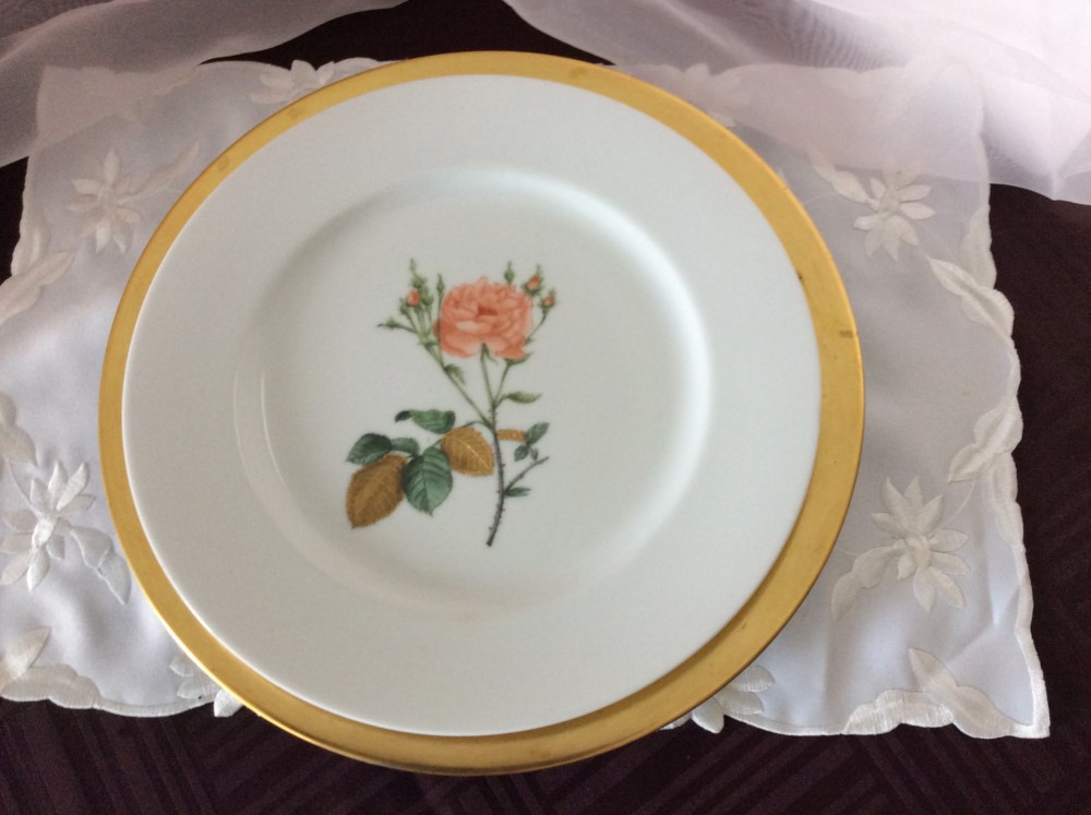 ボタニカルアートのバラのディナー皿