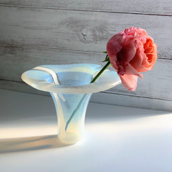 【受注制作】Flow vase / ガラスの花瓶　シアーホワイト 1枚目の画像