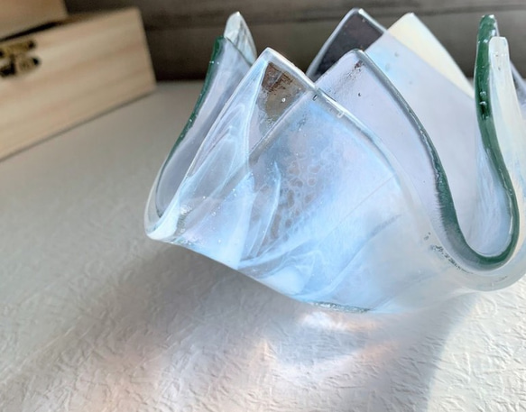 Lucent lotus mini / ガラスのキャンドルホルダー　ラベンダー×ホワイト ミニ 8枚目の画像