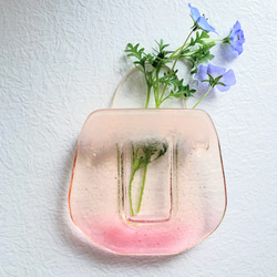Wall art vase / コーラルピンクのグラデーション ガラスの壁掛け花瓶 4枚目の画像