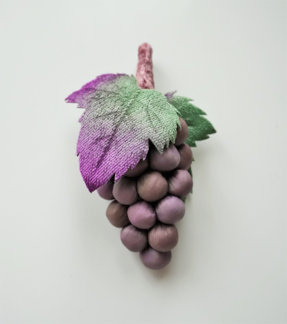 葡萄のブローチ◇布◆バッグチャーム金具（チェーン）つき◇＃２ 10,930円