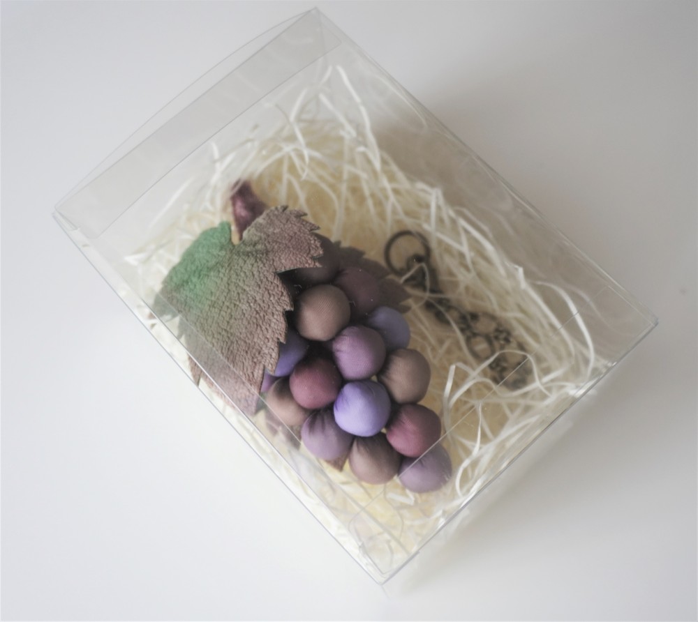 葡萄のブローチ◇布◆バッグチャーム金具（チェーン）つき◇＃４