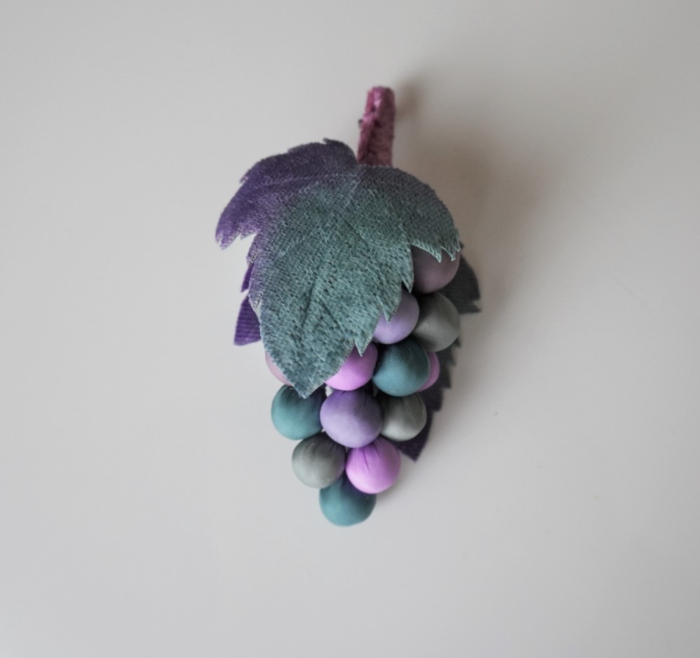 葡萄のブローチ◇布◆バッグチャーム金具（チェーン）つき◇＃１２ 10,778円