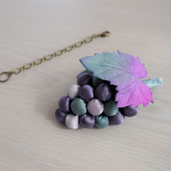 COSTUMEジュエリー 葡萄 grapes vintage ブローチ 272 - メルカリ