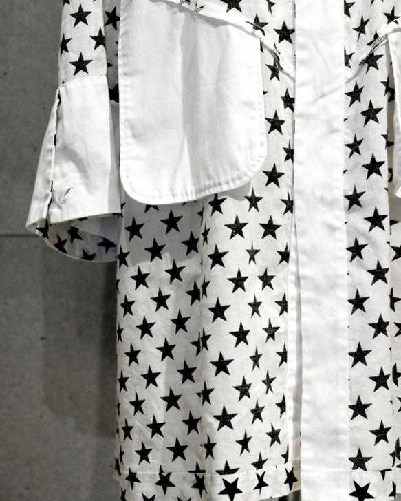 白地にモノトーン★が爽やかなハイスタンドアップカラーのシャツコート【gri:n ai】 10枚目の画像