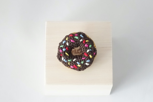 ドーナツのブローチ（チョコレート） 1枚目の画像