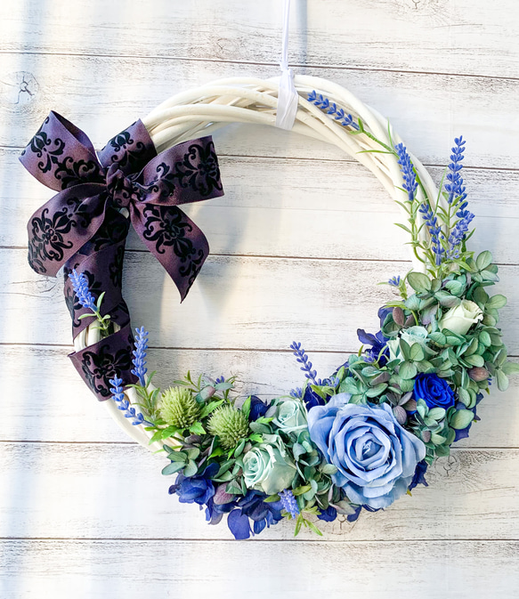 ホワイトフレームのフラワーリース / ブルー アーティフィシャル