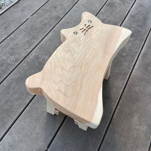 ハンドメイド 杉で作ったネコ型の小イス 椅子（チェアー）・スツール