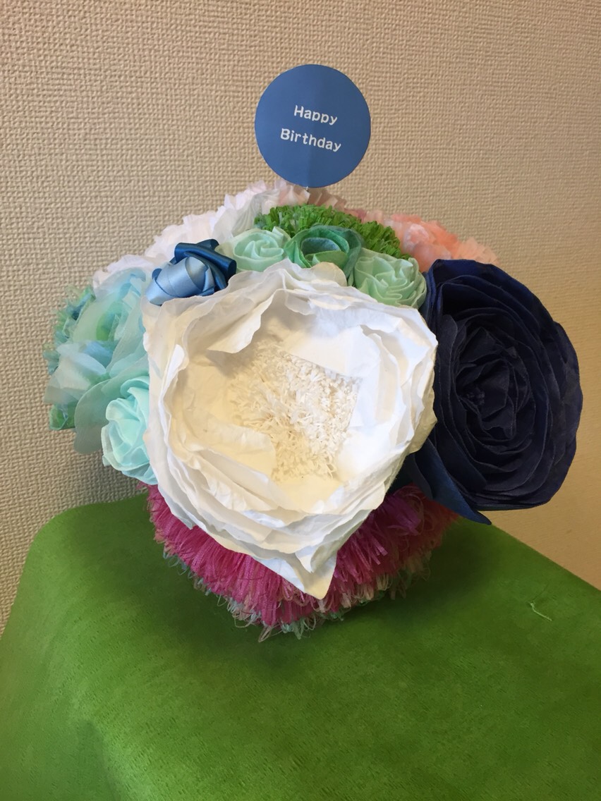 たくさんのお花が素敵！アレンジメントフラワー 9,360円