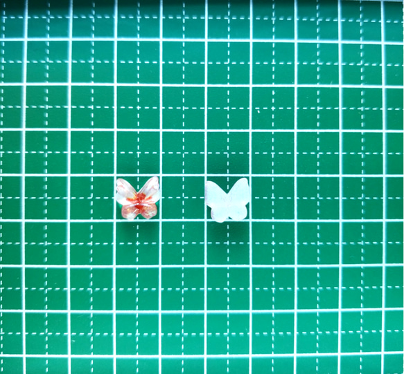 プラスチック　ミニチュア　カボション　蝶　赤　約1cm　20個セット 5枚目の画像