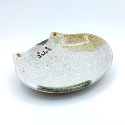 【陶器】小さなネコのお皿『小鉄』（板作り） 2枚目の画像