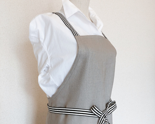 進宮様　ハンドメイド　リネンエプロンブラック 両肩ひもタイプ２枚 進宮様 ハンドメイド リネンエプロンブラック 両肩ひもタイプ2枚