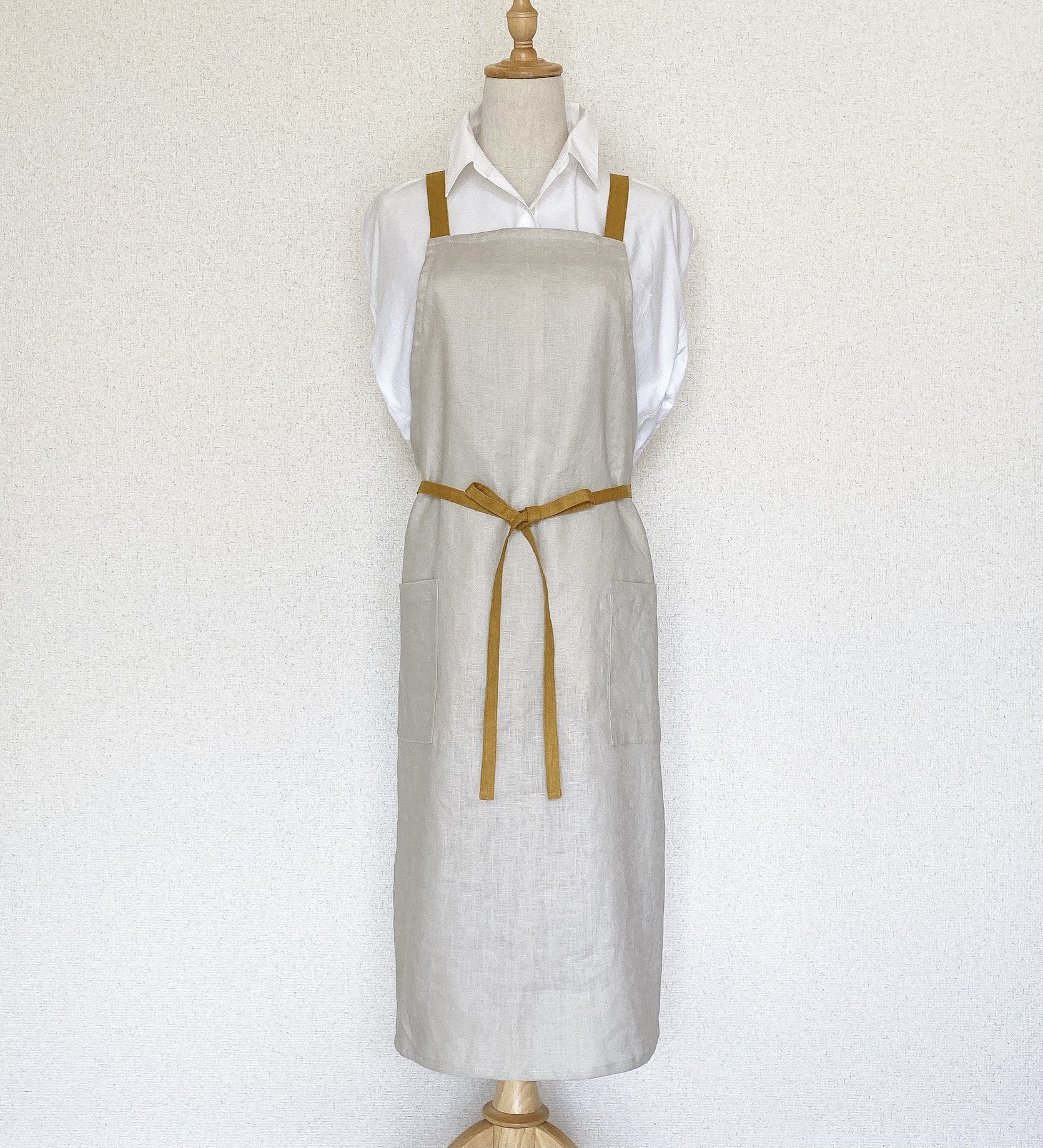 リネンエプロン　肩紐バッククロス《アイボリー×マスタード》肩が凝らないエプロン